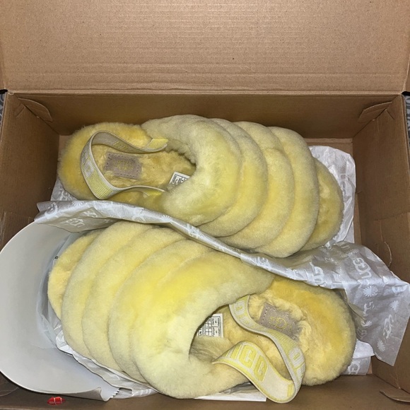Ugg slippers yellow size 8 - Picture 1 of 4